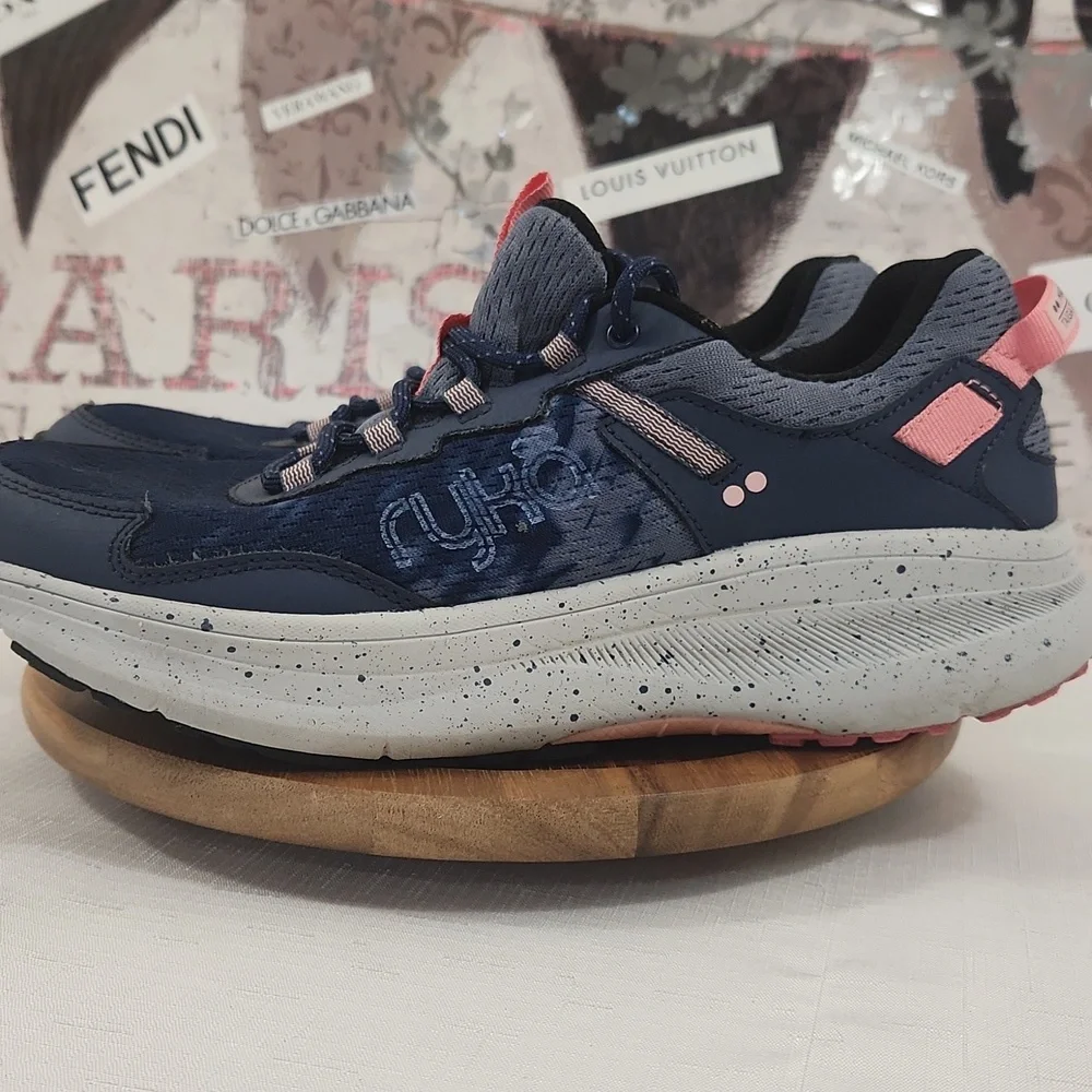 Ryka Taiga Trail Sneakers. Size 10 - Picture 4 of 8